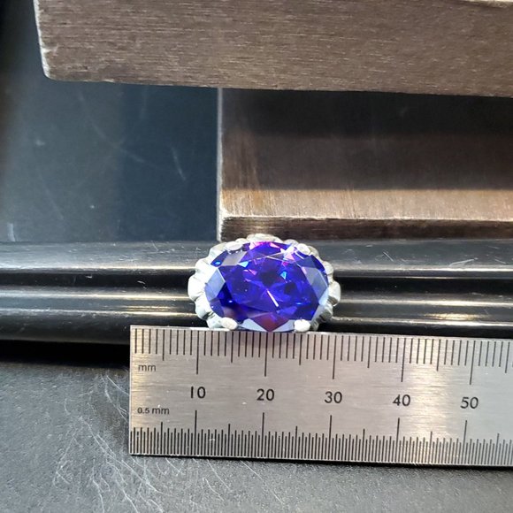 Size 8 925 Sterling Silver Large Blue Purple Cubic Zirconia Gem Ring - Picture 7 of 8